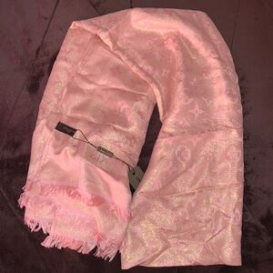 Glittery pink scarf